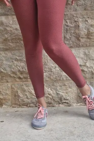 טייץ בורדו בהיר