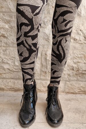 טייץ כותנה בצבע שחור עם הדפס פרחים