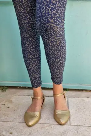 טייץ כחול עם הדפס עדין