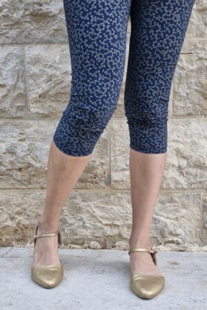 טייץ בצבע כחול עם הדפס עדין...